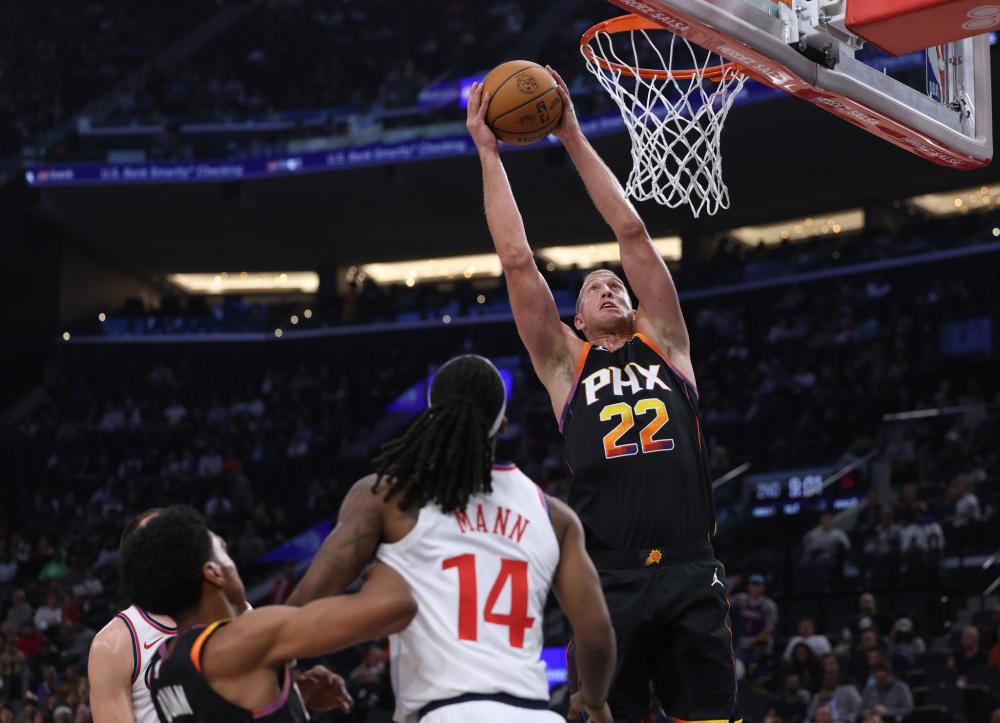 通过对中场 通过对中场